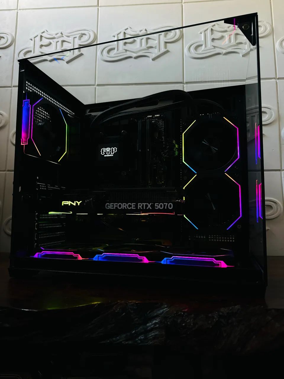 Ryzen 7 7800X 3D + RTX 5070 - Foto 3