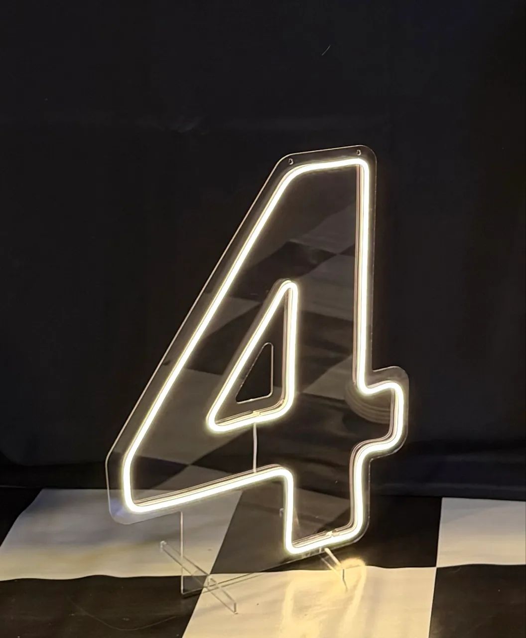 Vendo Número 4 em Led 