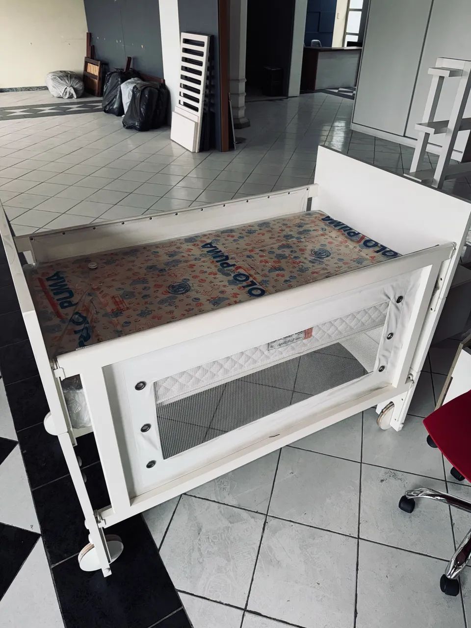 Berço Portátil com Rodízios