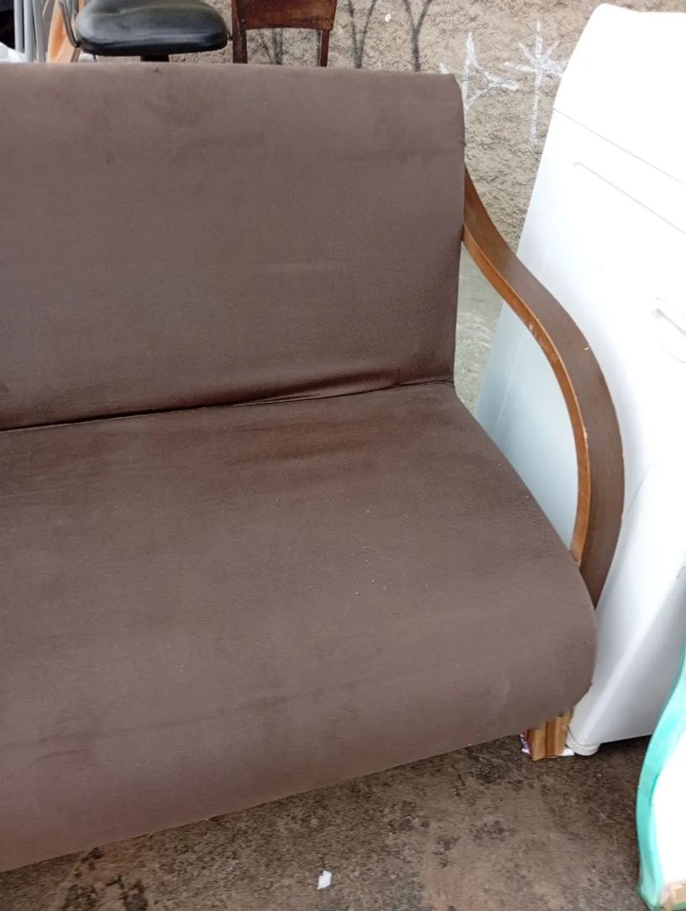 Sofá de um lugar marron acochoados com encosto almofada  - Foto 4