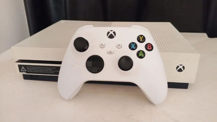 Xbox One S + Controle - Completo e Funcionando