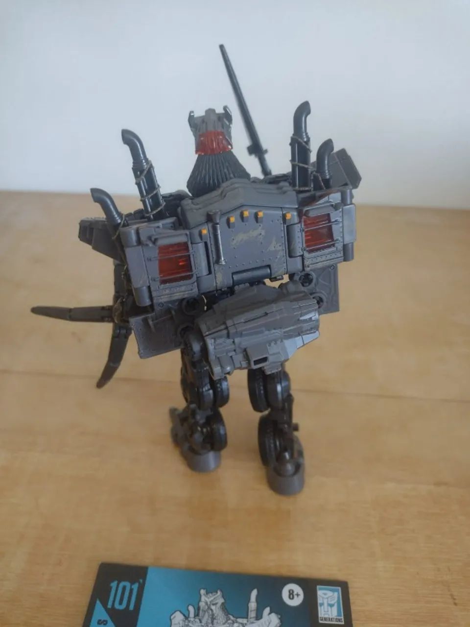 Transformer Scourge Studio Series completo - Foto 3
