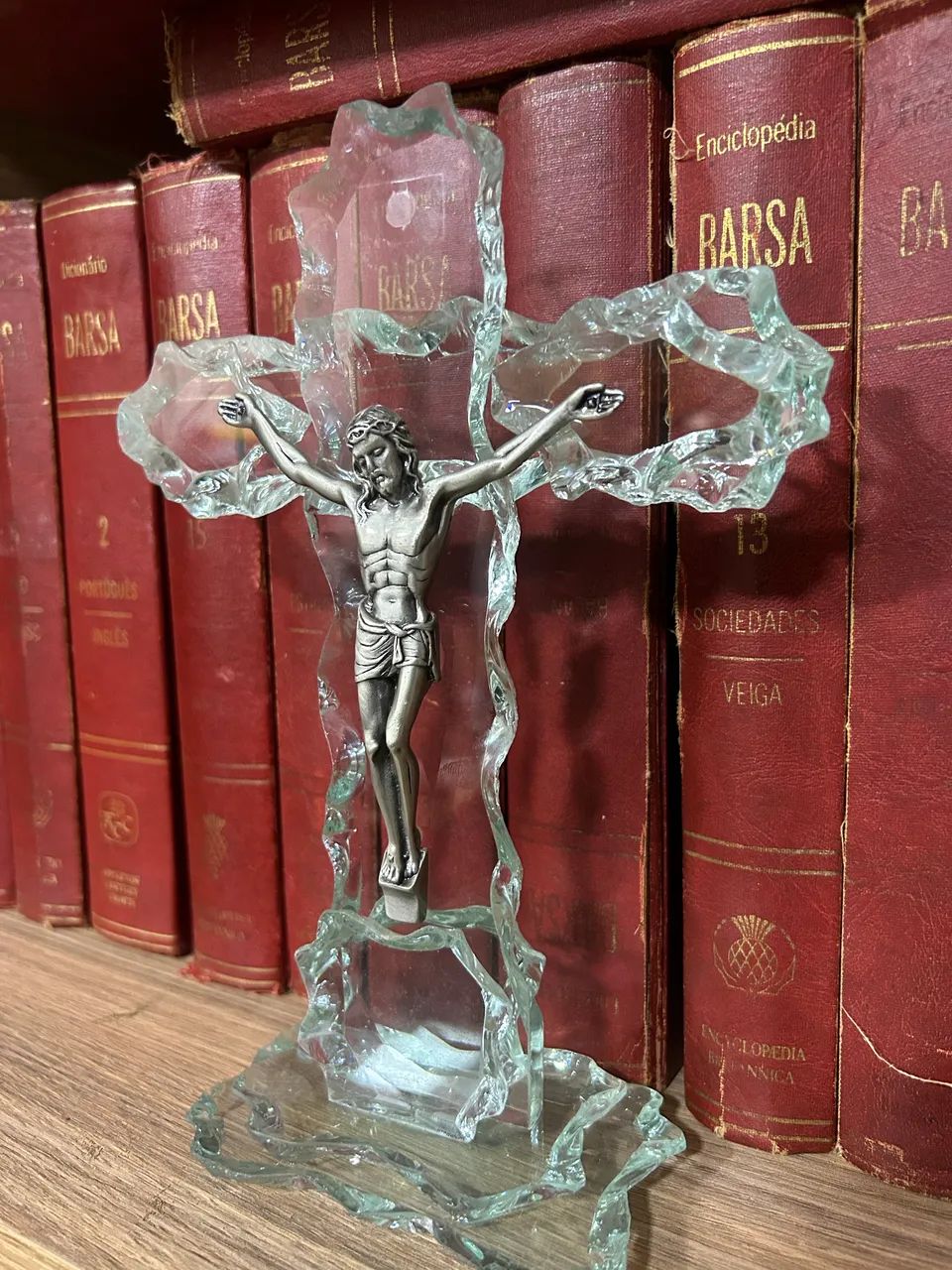 Crucifixo em cristal com Jesus Cristo em metal - Foto 5