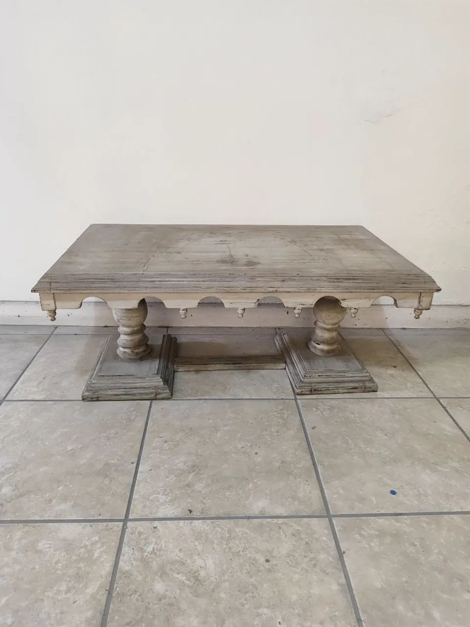 Mesa de centro antiga.