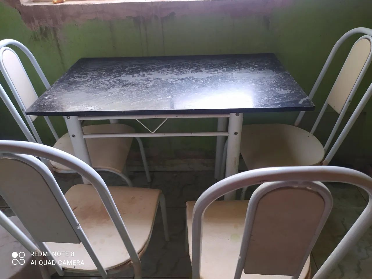 conjunto de mesa de mármore e três cadeiras