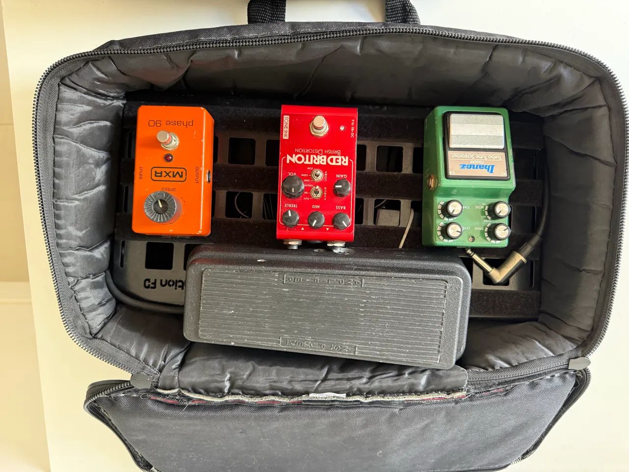 Vendo pedais de guitarra + Pedalboard e bag - Foto 4
