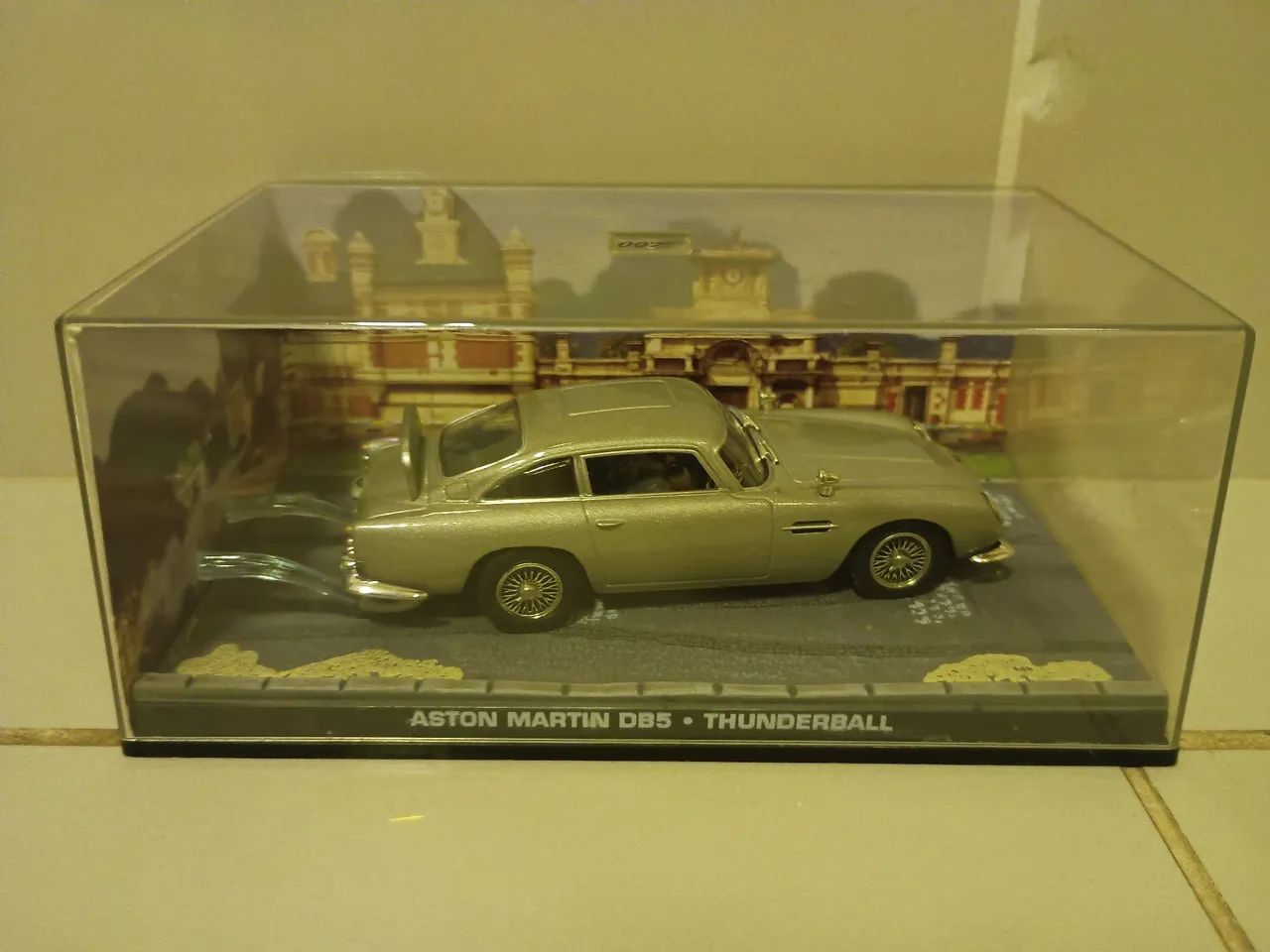 Miniatura aston martin db5 thunderball james bond 007 1:43
