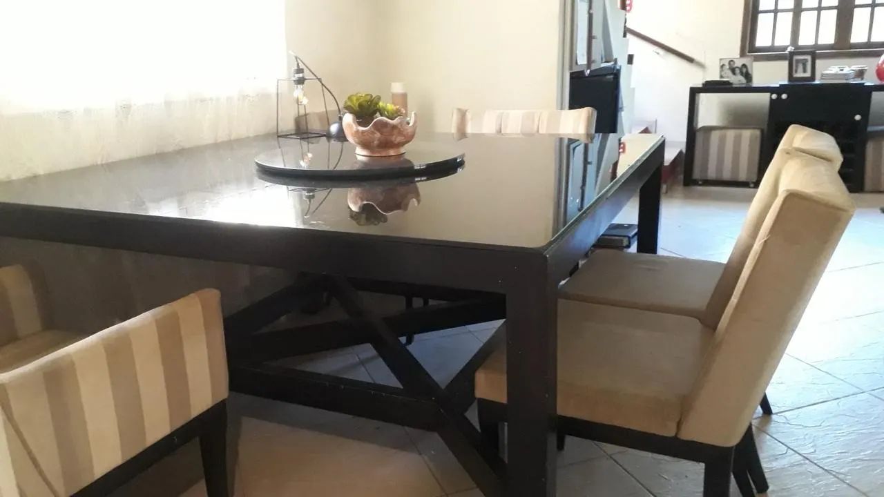 Mesa de jantar - leia todo o anúncio 