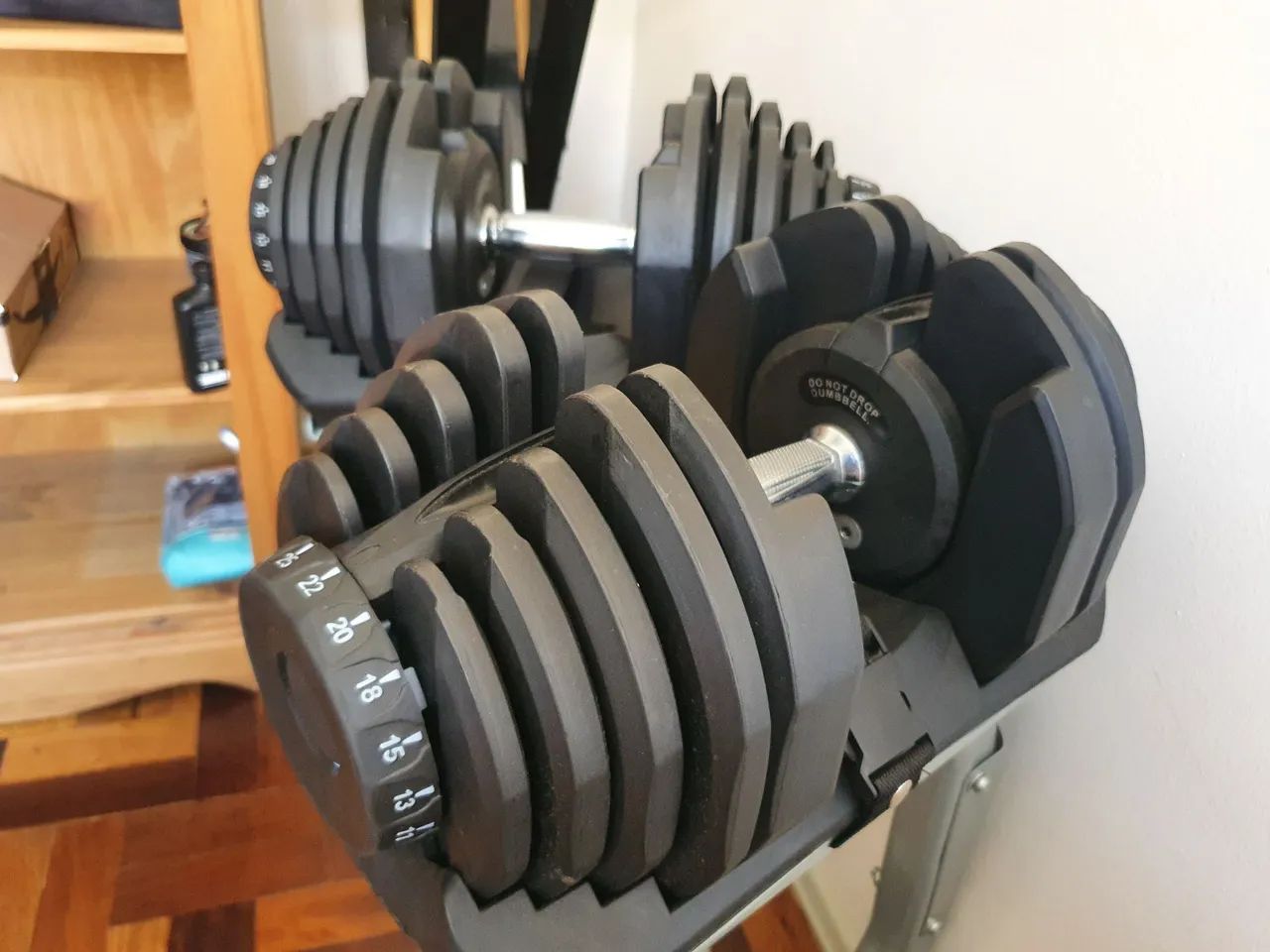 2x Dumbbell ajustável WTC FITNESS 40KG com base e banco - Foto 2