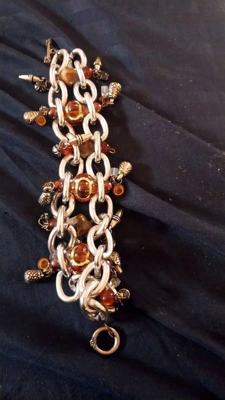 Vendo pulseira  com pingentes prata