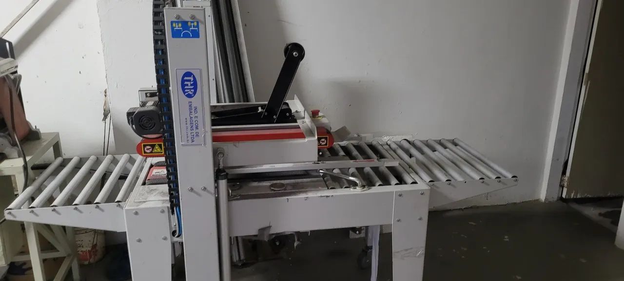 Maquina de fechar caixa