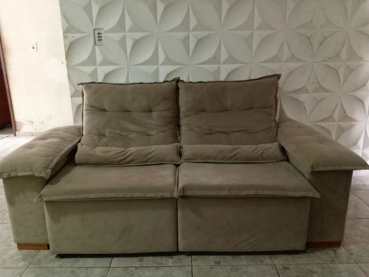 Sofá Retrátil e Reclinável Seminovo