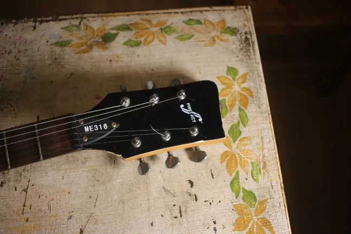 Guitarra First Act  - Foto 4