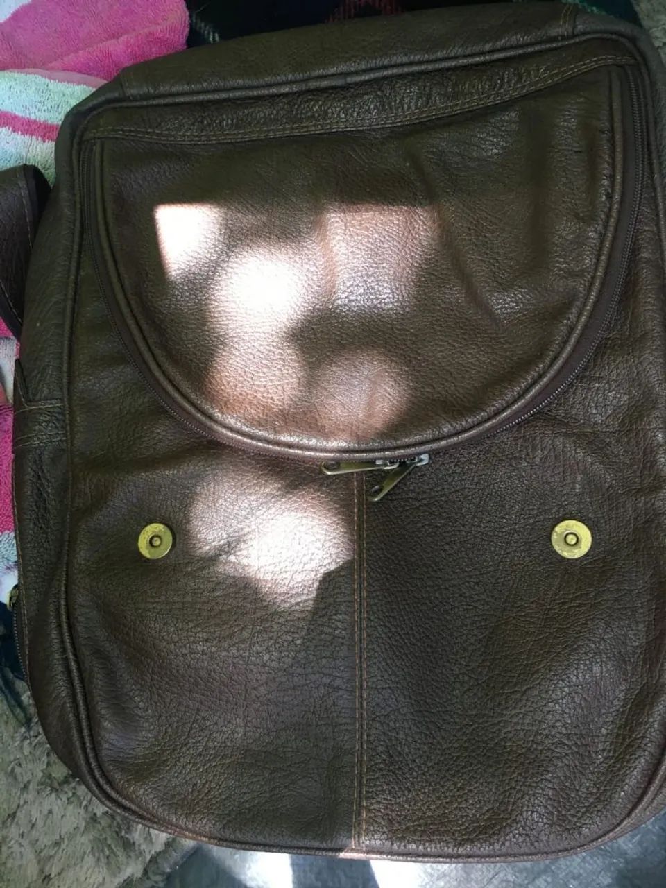 Vendo bolsa de couro legítimo.