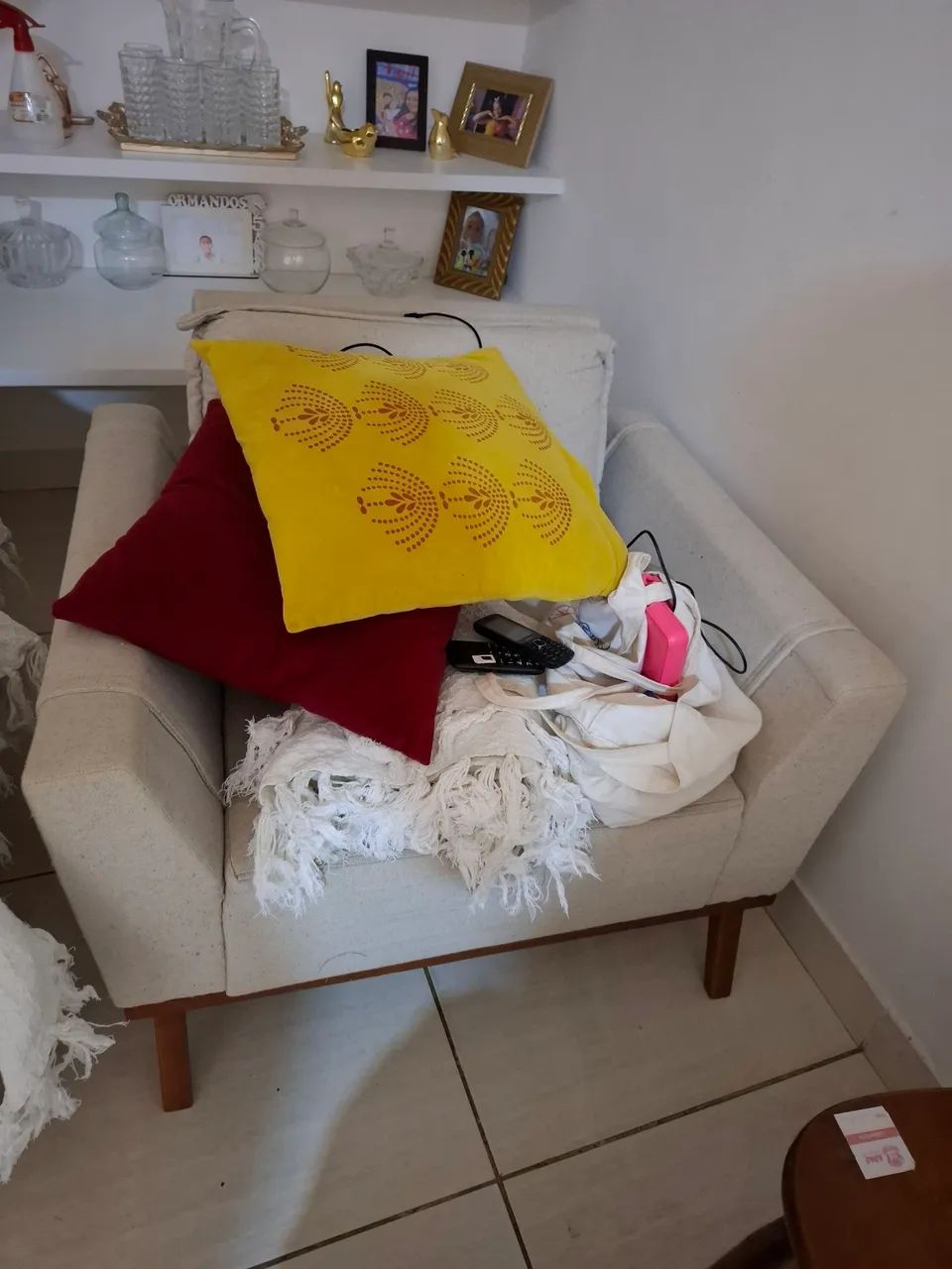 Vendo sofá USADO, POUCO USO E 2  POLTRONAS TECIDO LINHO - Foto 2
