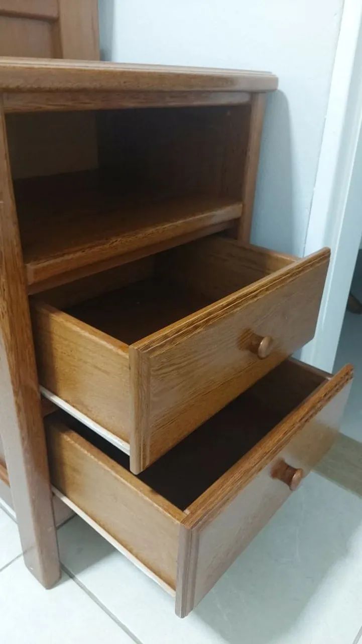 Conjunto em madeira maciça, comoda + criado mudo, super resistente. - Foto 5
