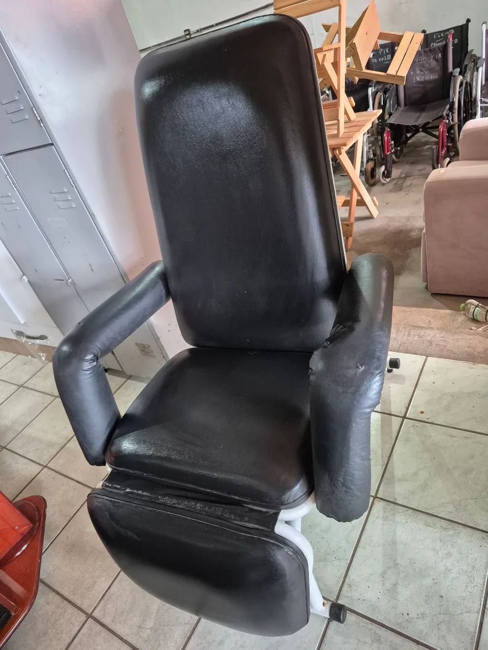 Poltronas Reclináveis em corino 