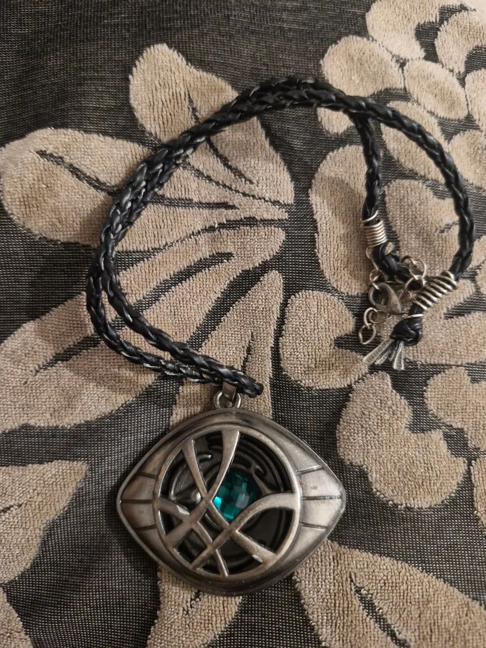 Colar Olho de Agamotto Dr Estranho 