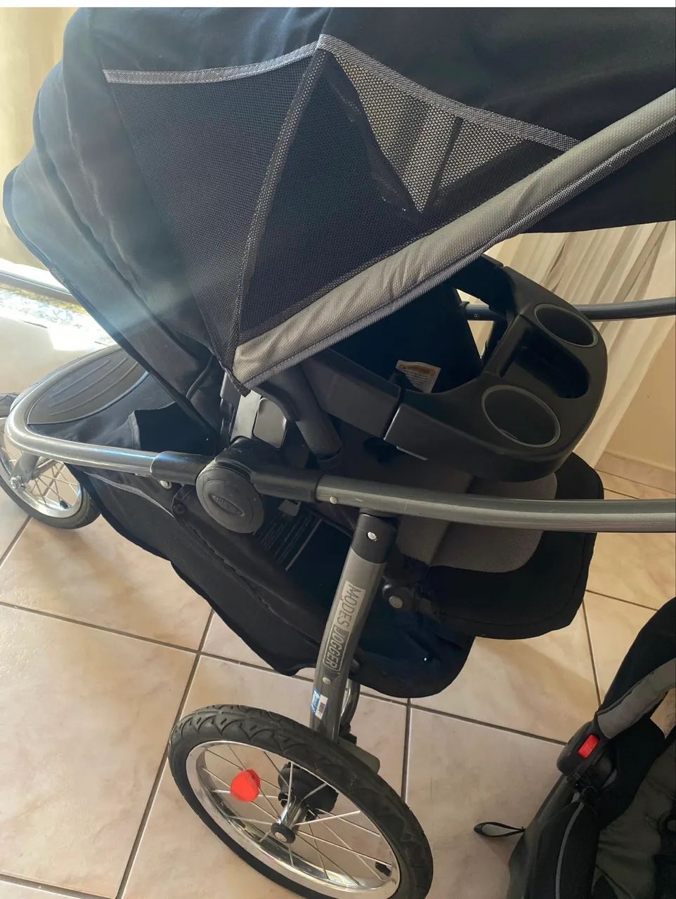 Carrinho de bebê fraco travei sistem com bebê conforto e Moisés  - Foto 4