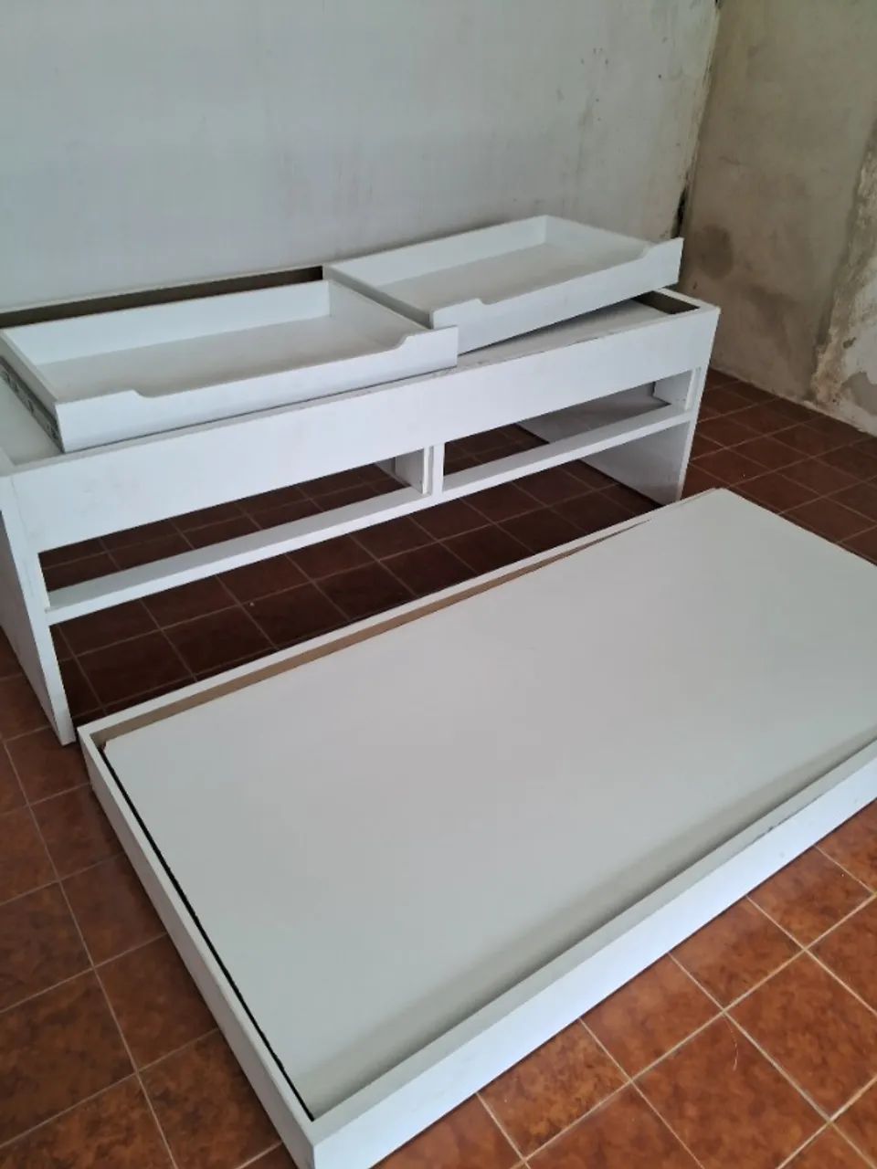 Cama de solteiro com cama auxiliar 