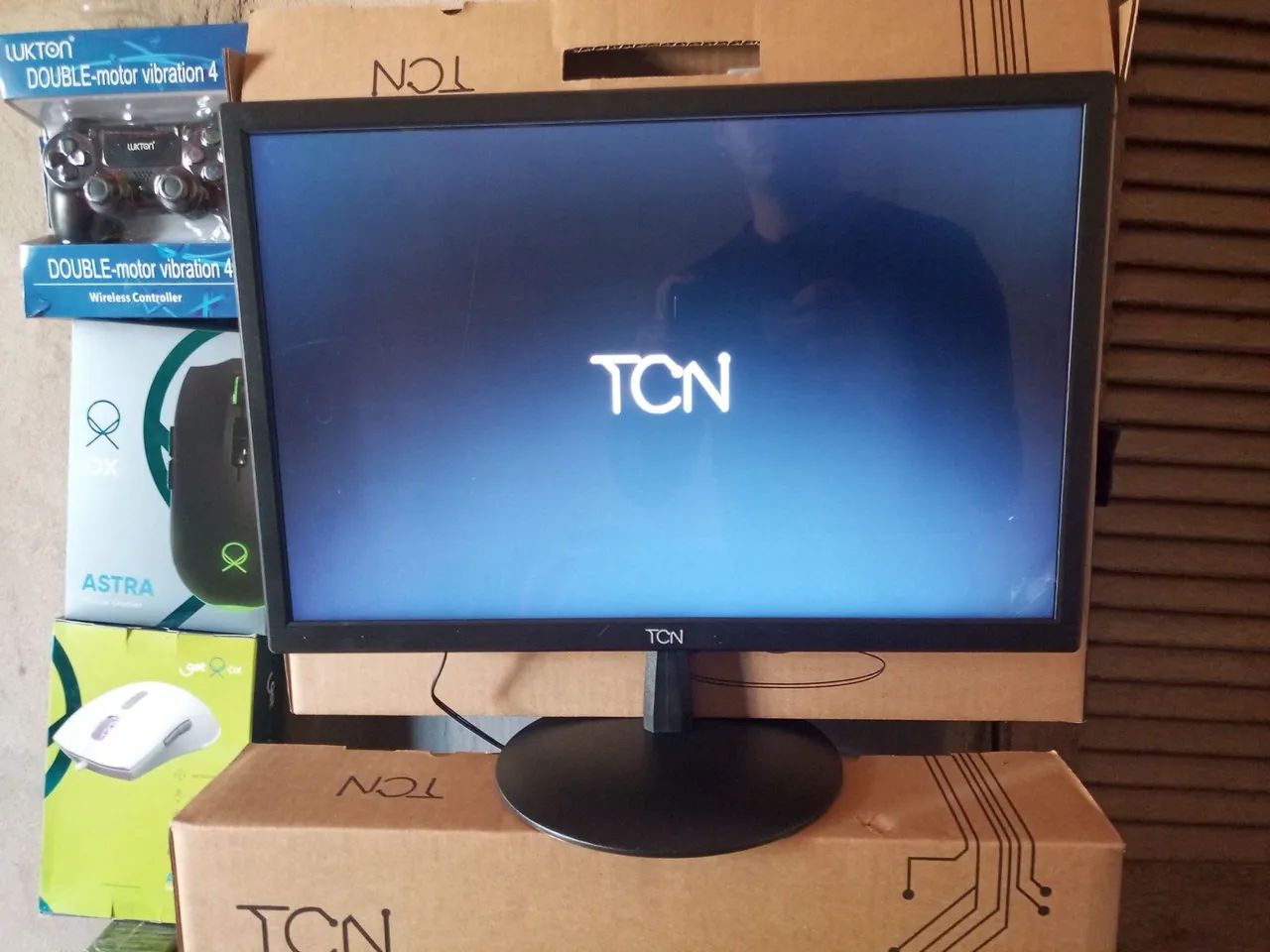 Monitor Office 19" LED HD Flat TCN, 60Hz, 5ms - Foto 5