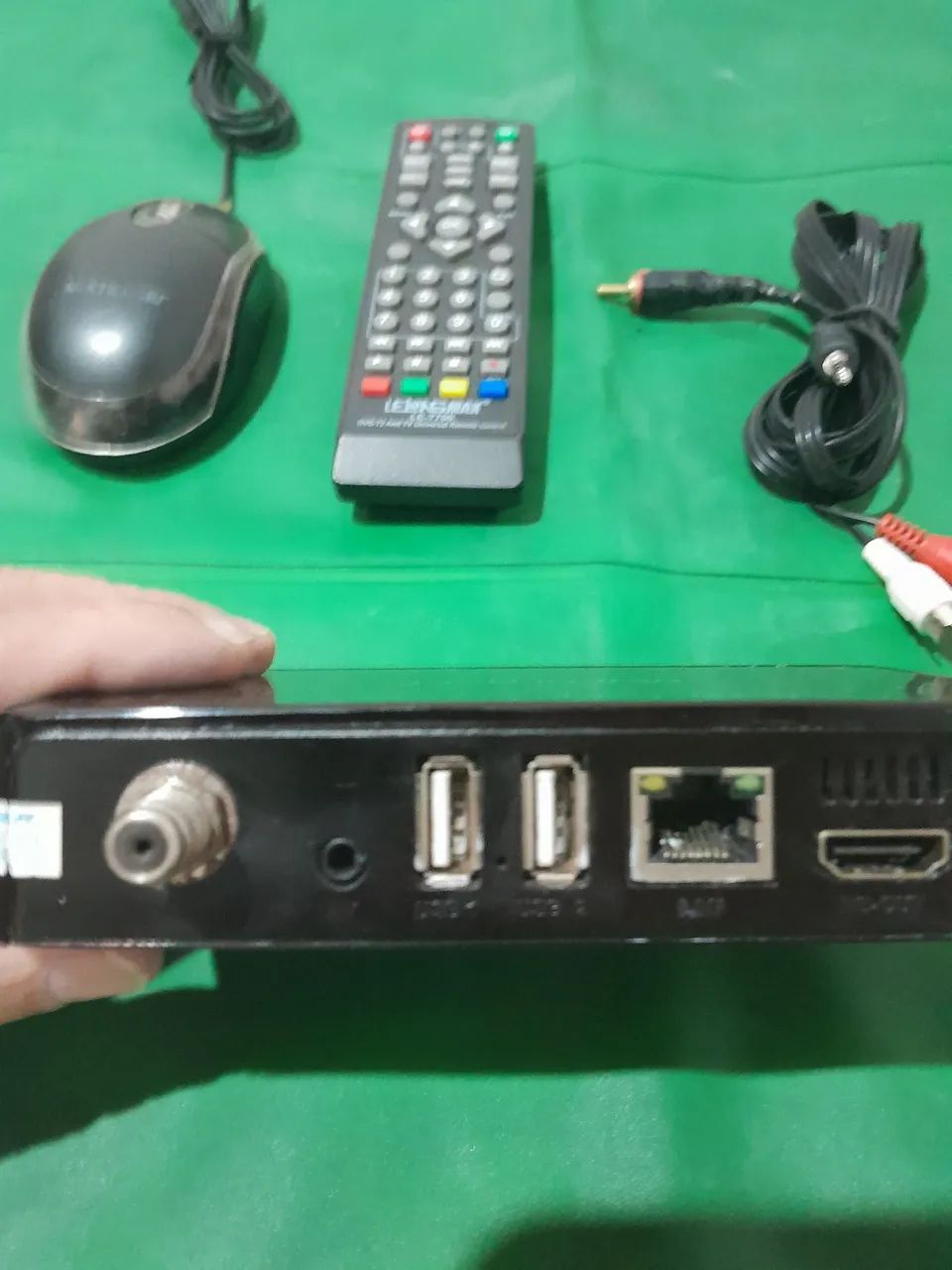 UM CONVERSOR DE TV MULTILEZER TIPO TV BOX
