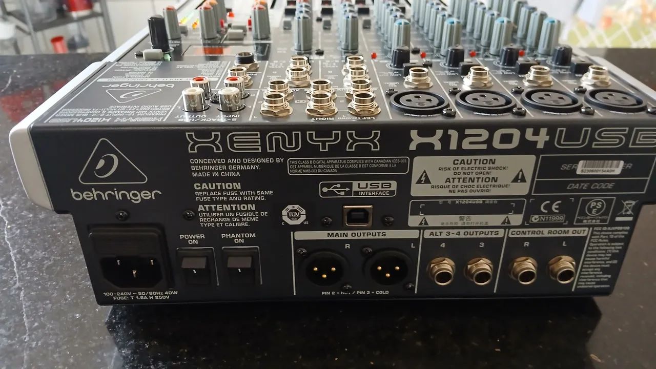 Mesa de som Behringer na caixa sem uso. - Foto 4