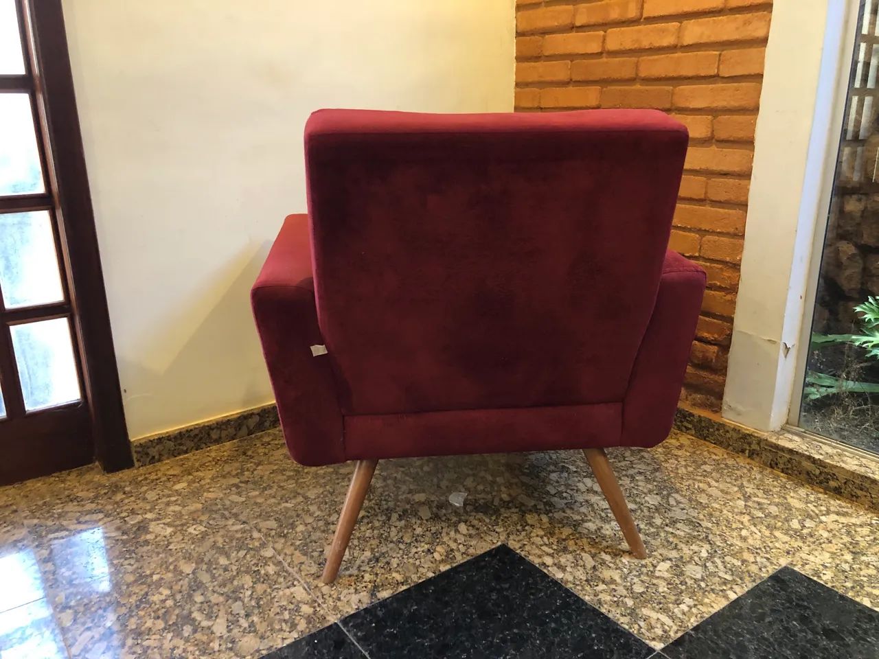 Poltrona Capitonê em Suede Vinho ? Estilo Mid-Century - Foto 3