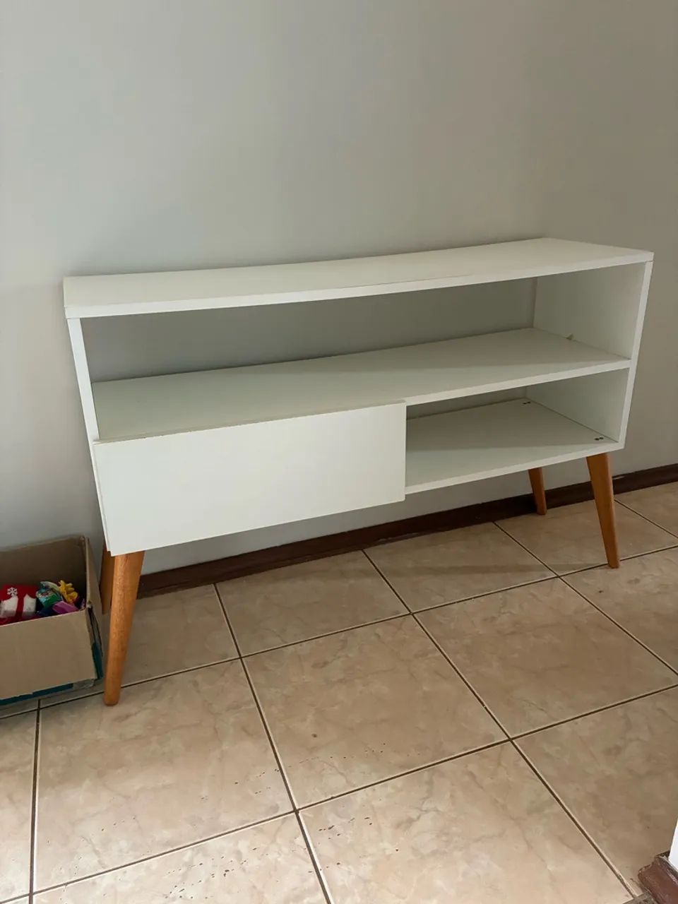 Rack Branco Retrô com Pés de Madeira - Ótimo Estado