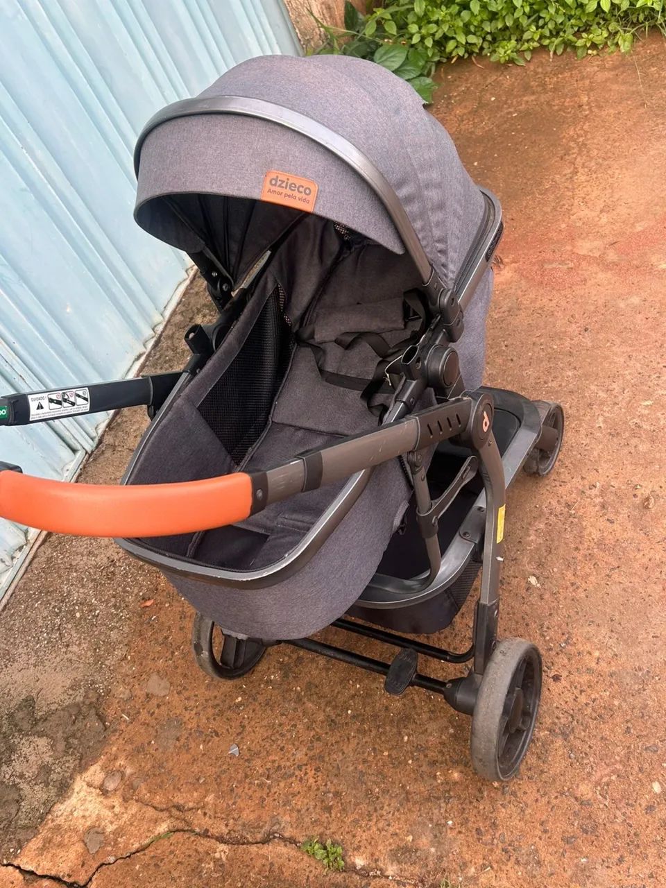 Vendo carrinho de bebê 3 em 1(carrinho Moisés com bebê conforto ) - Foto 3