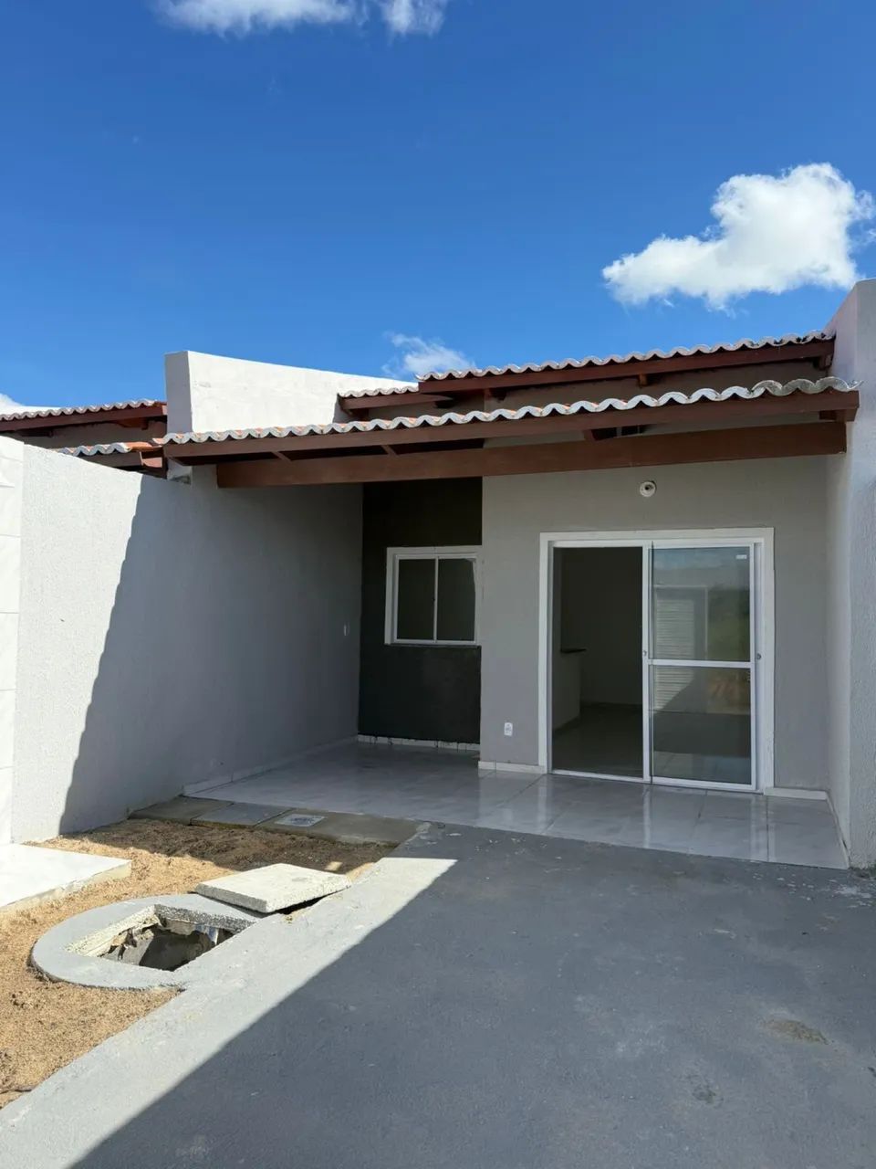 Bela casa plana em Horizonte Ce