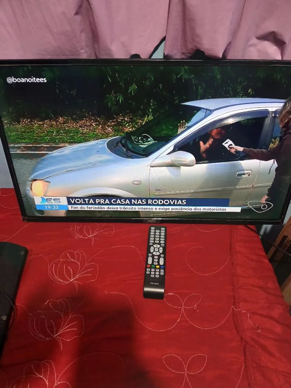 Vendo duas Tvs 32 e 43 polegadas, 700 e 800 reias 