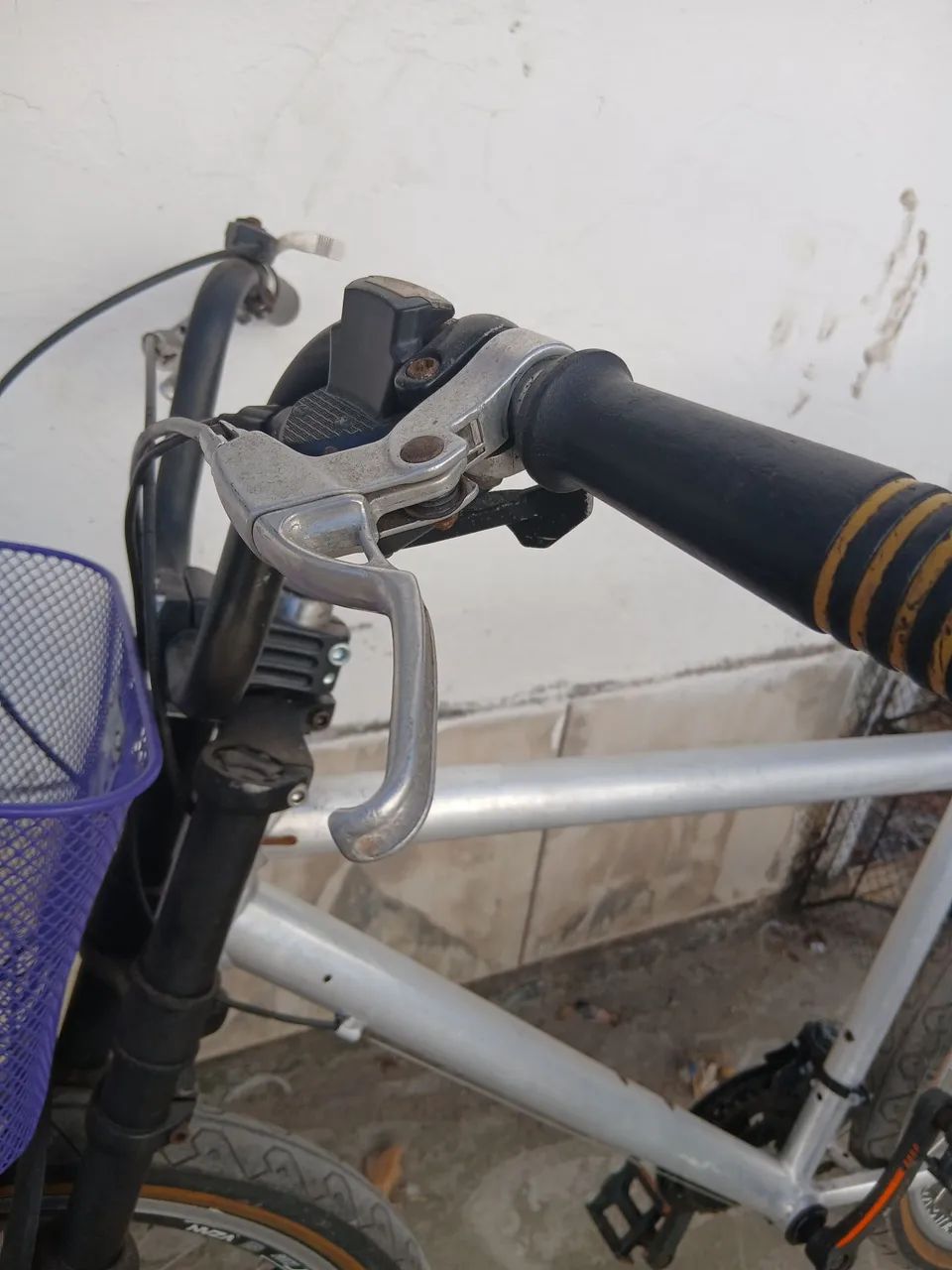 Bicicleta Aro 26 quadro de alumínio  - Foto 4