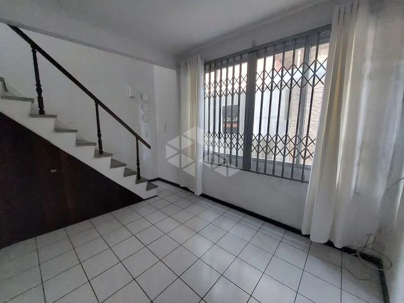 Casa para Alugar de 2 Quartos e 55m² no Centro, Florianópolis - Foto 2