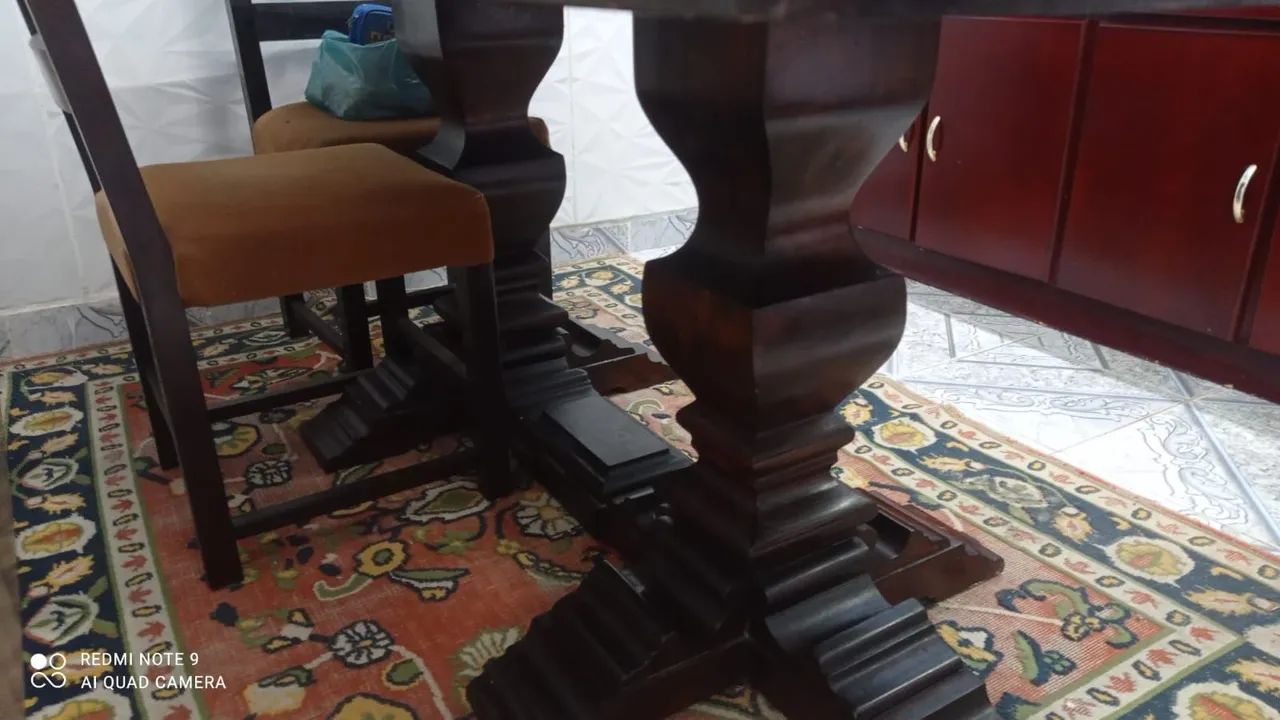 Mesa de madeira com 6 cadeira  - Foto 4