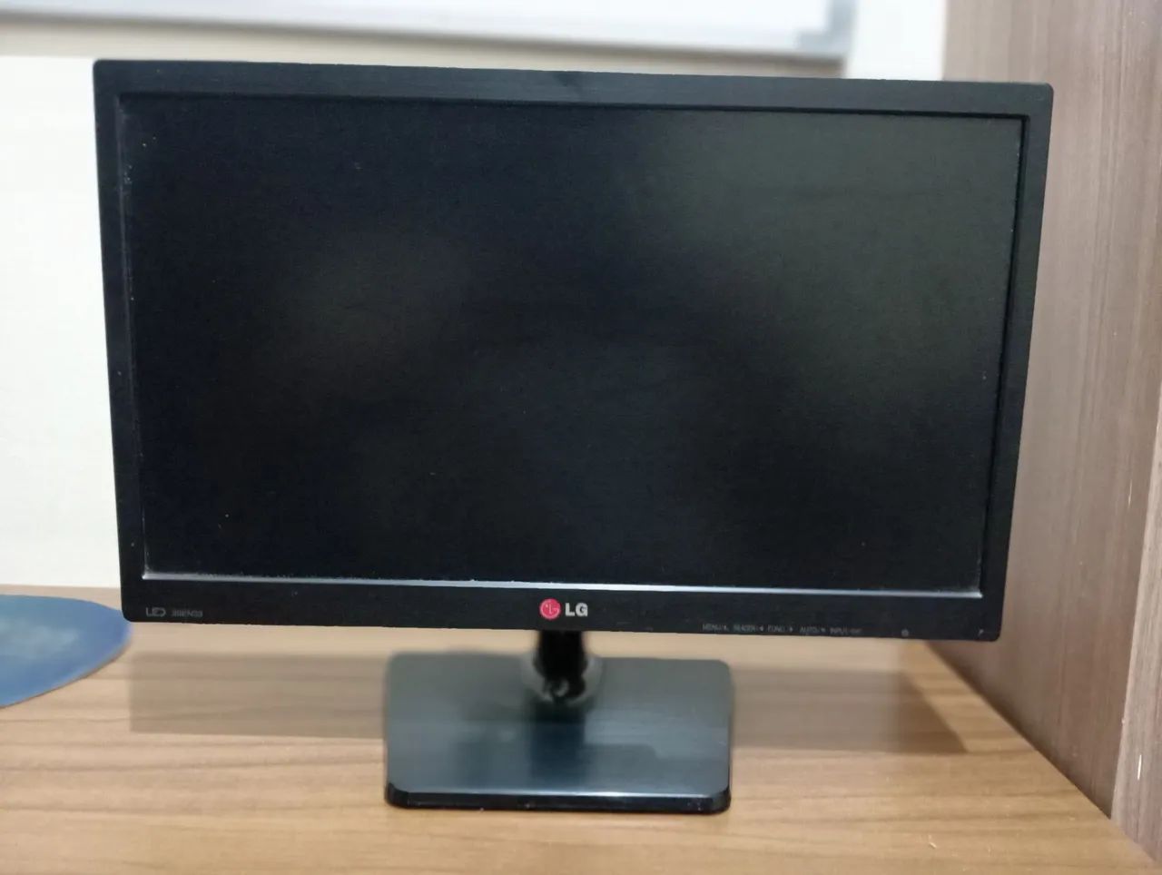 Monitor LG Flatron, modelo 20EN33SS-B  LED
