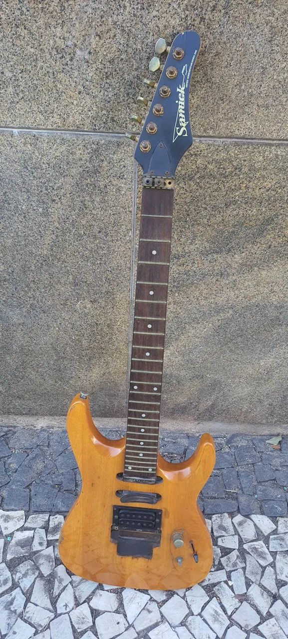 Guitarra Samick no estado