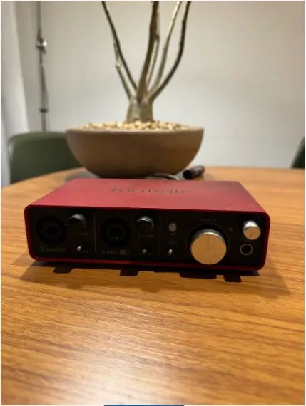 Interface de Áudio Focusrite Scarlett 2I2 2ª - Foto 4