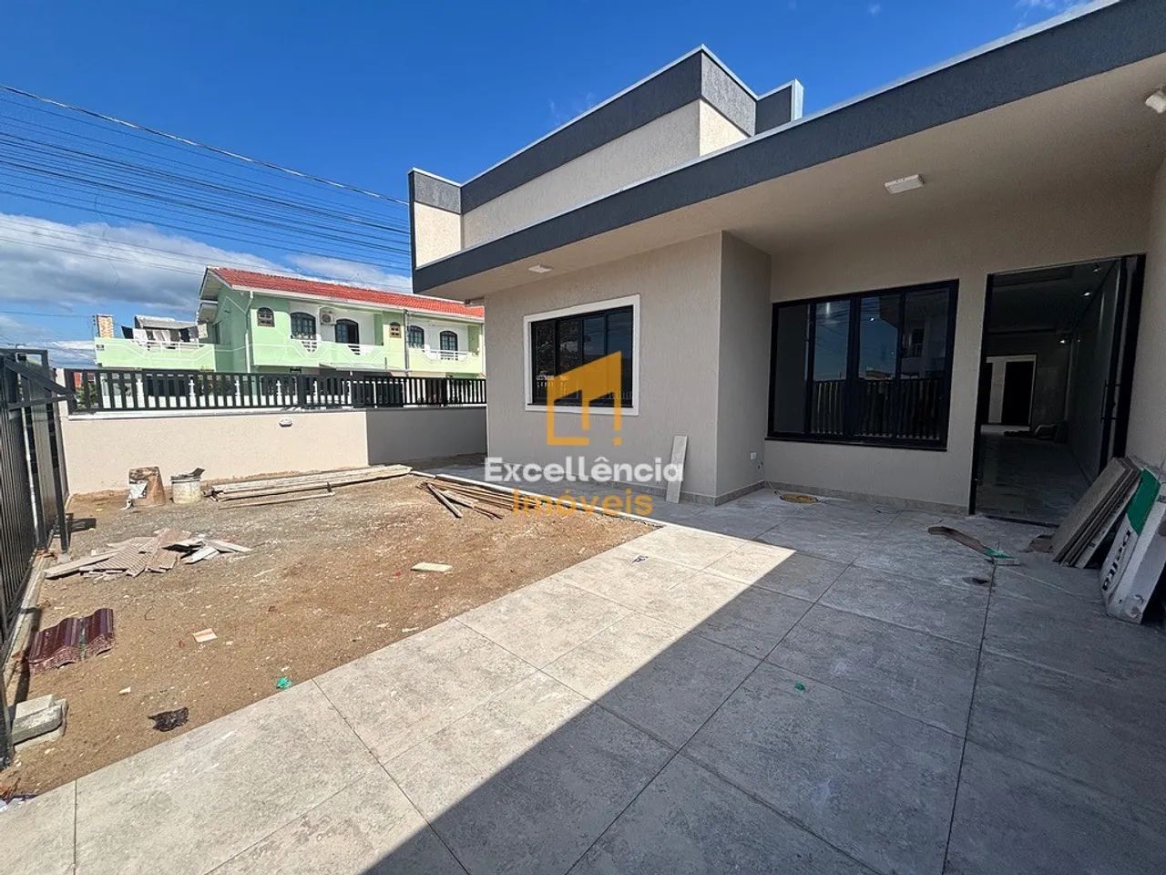 Casa com Piscina próximo ao mar em Praia de Leste