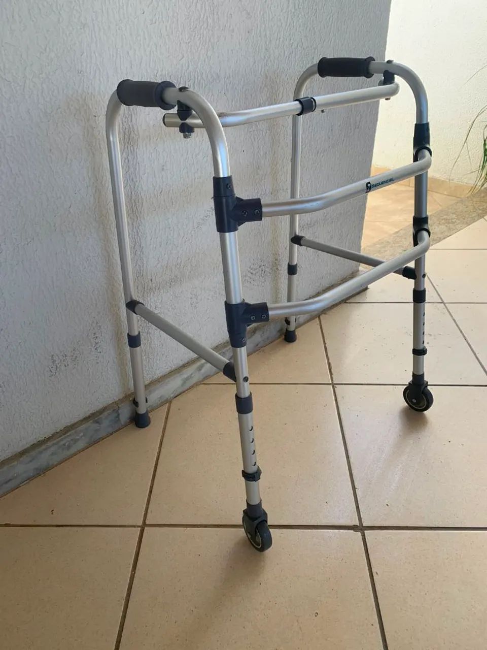 Andador de rodinhas 