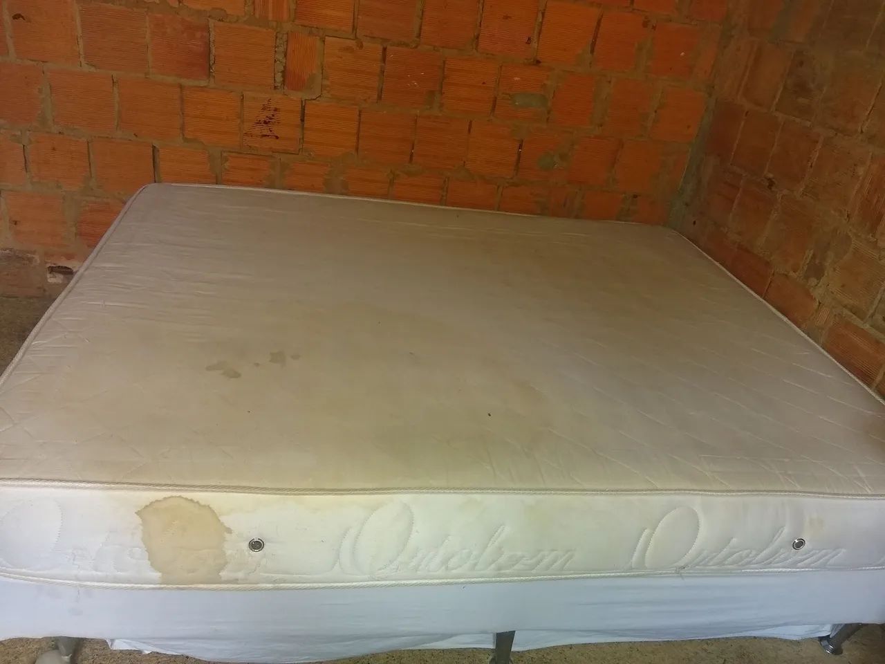 Cama Queen (com marcas de uso ) - Foto 2