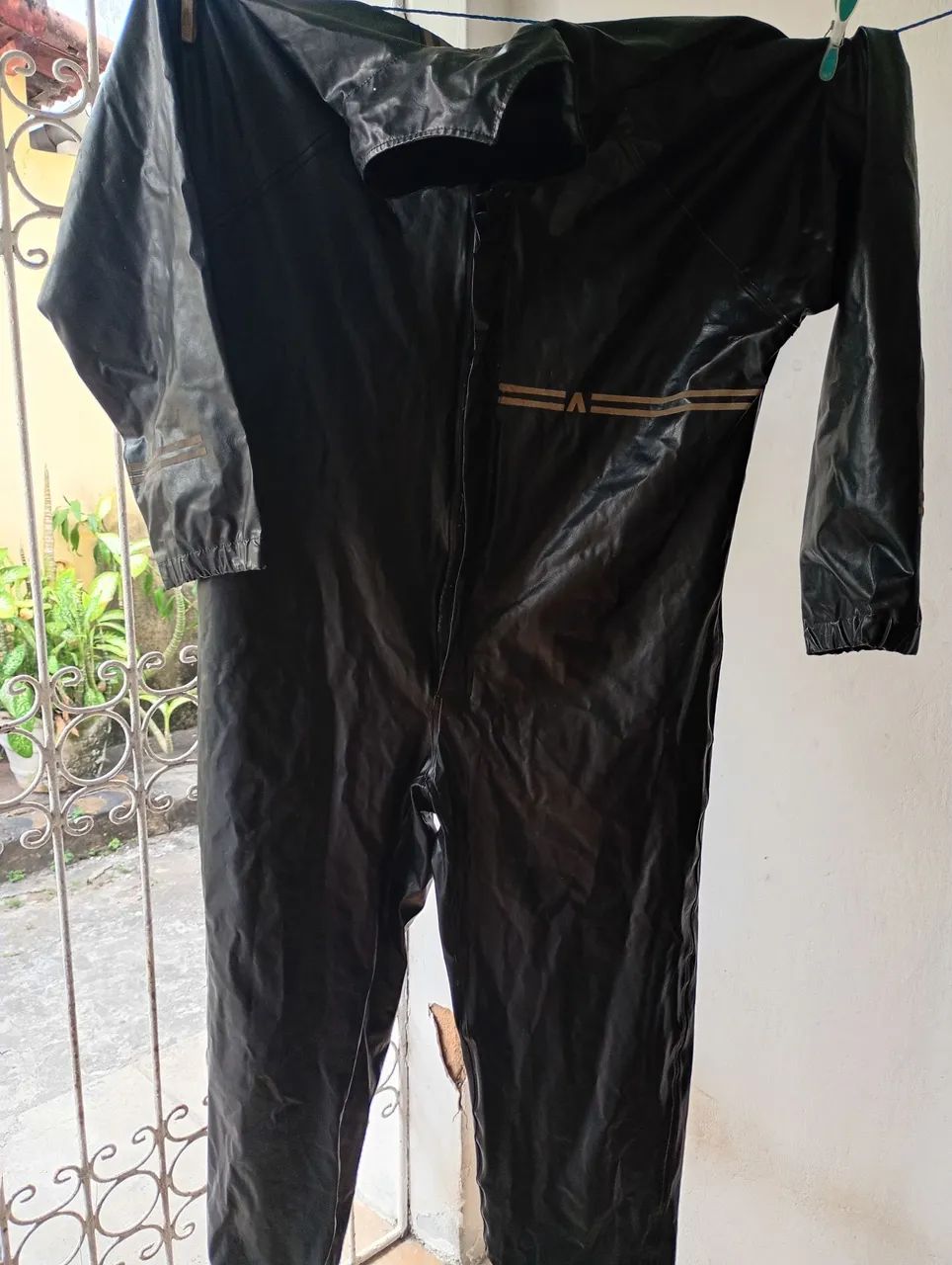 Capa de chuva pra motoqueiro.