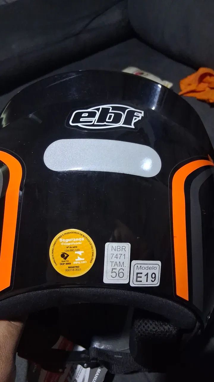 Kit NOVO de capacete e luvas protetoras  - Foto 3
