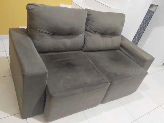 Sofá três lugares 