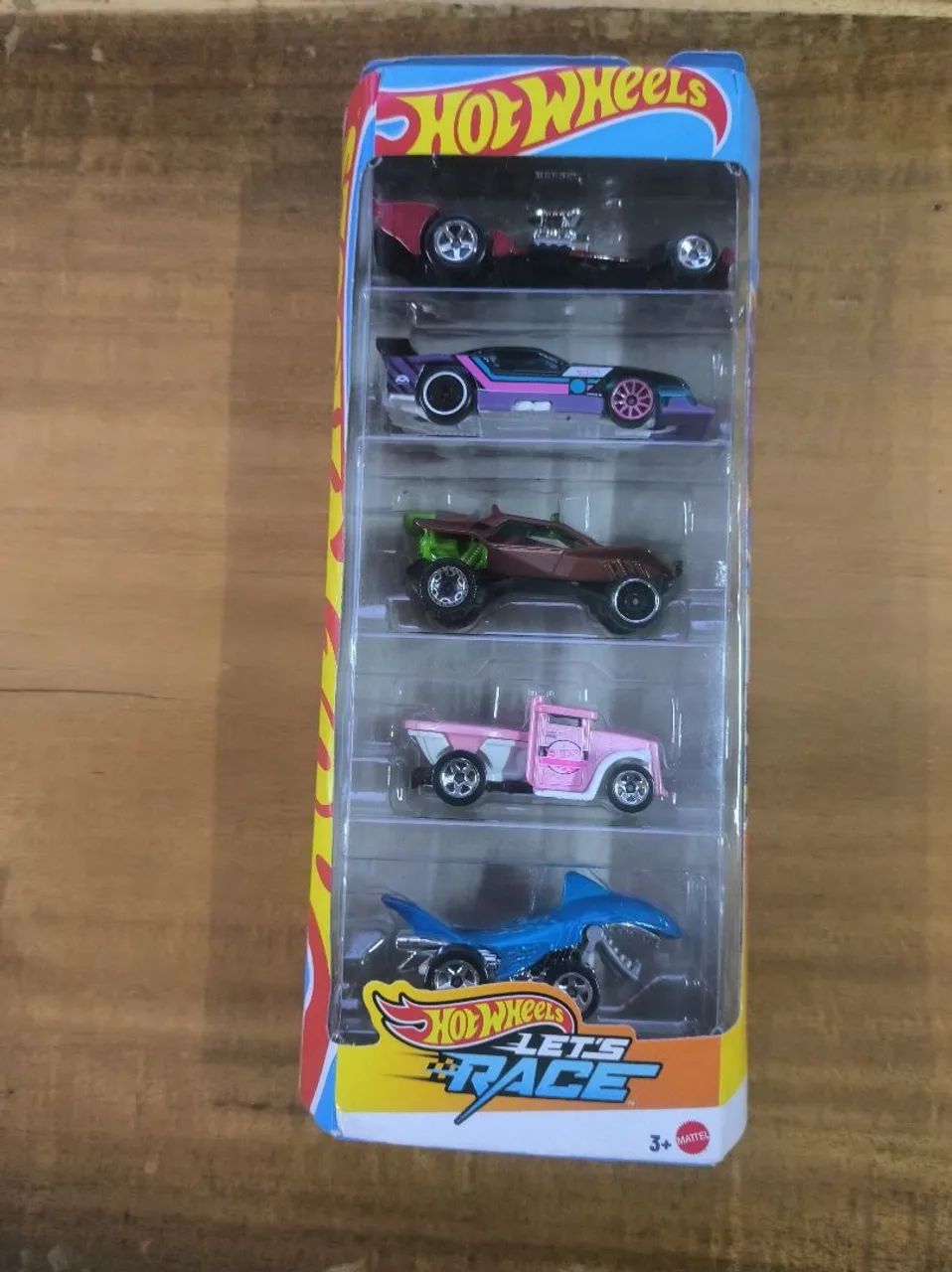 Kit com 5 carrinhos Hotwheels  - Foto 2