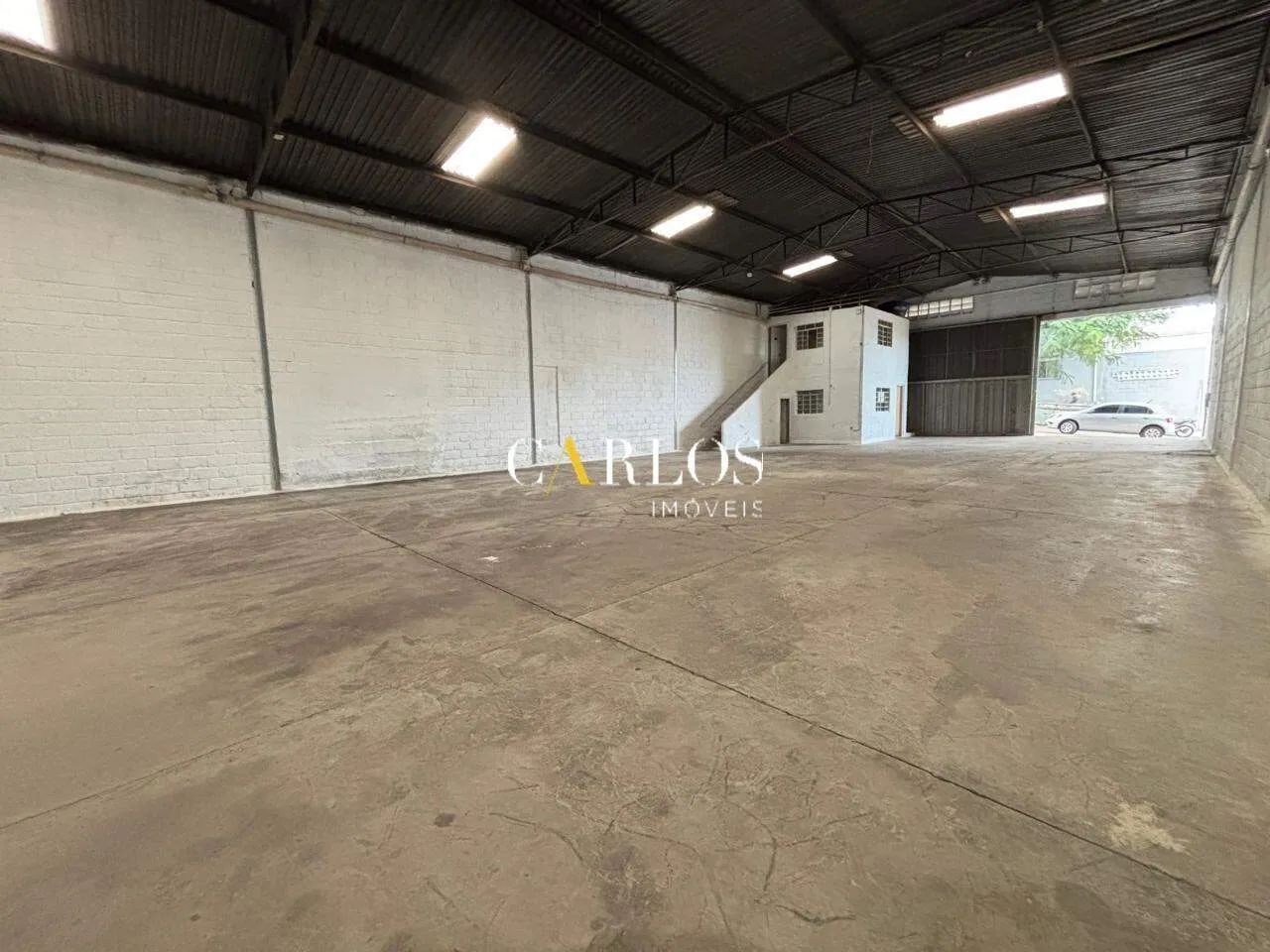 Galpão com 360m², pé-direito de 6m e excelente localização próximo ao CEASA Minas e BR-040