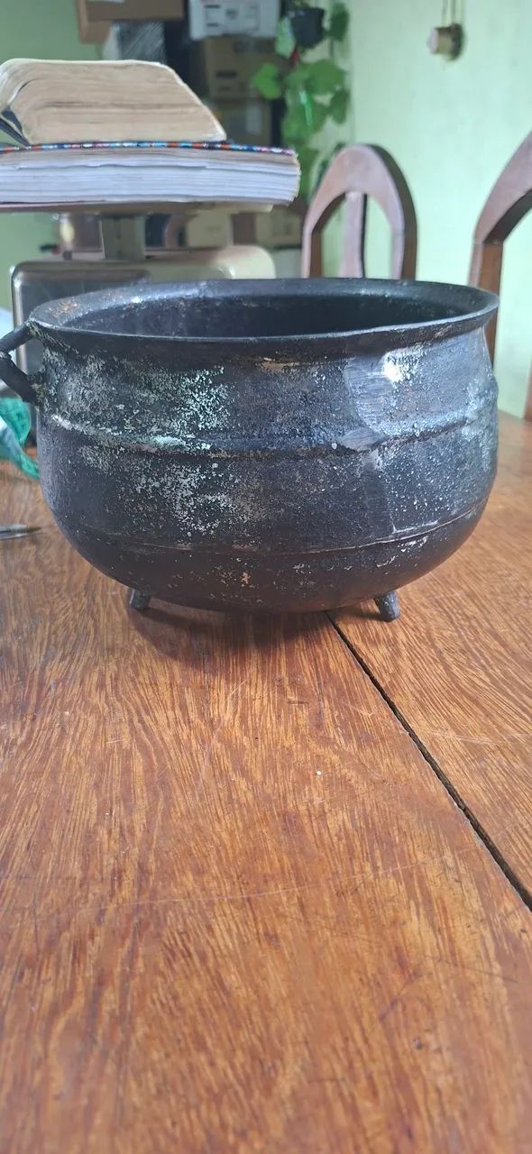 Relicário Caldeirão de ferro fundido perfeito