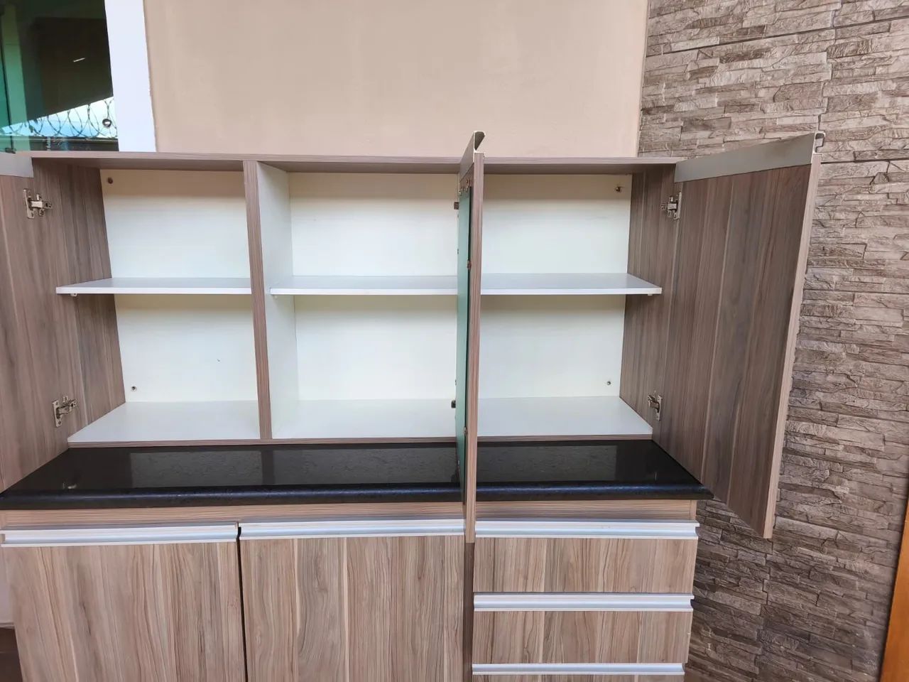 ARMÁRIO PLANEJADO COM BANCADA EM GRANITO - Foto 2