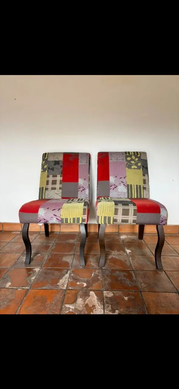 Par de Cadeiras / Poltronas Estofadas em Patchwork - Pés em Madeira - Foto 2