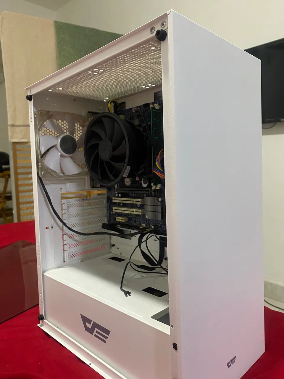 Gabinete branco com lateral de vidro - Foto 3